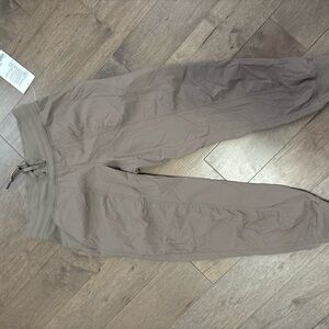 Lululemon Athletica Dance Studio 7/8 Joggers